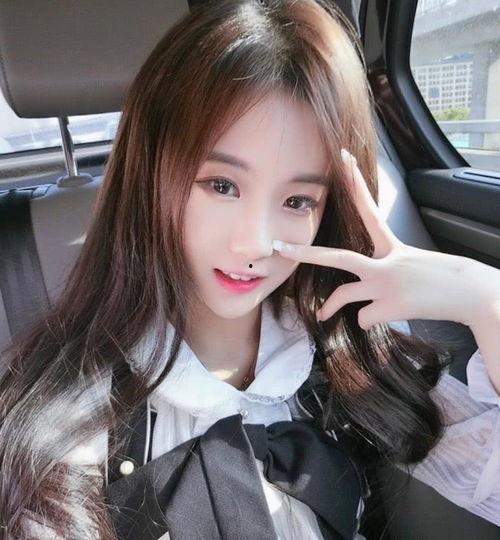 快手网红王语童,短视频时代的魅力女神